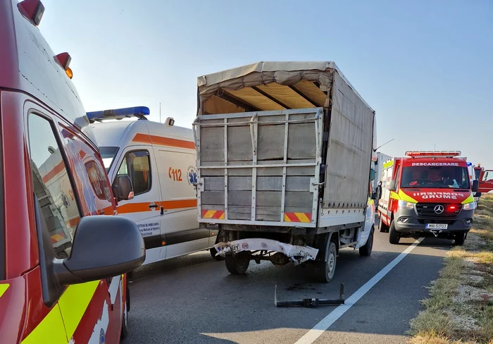 Trei autovehicule au fost implicate într-un accident pe E 574, în Olt FOTO: martor