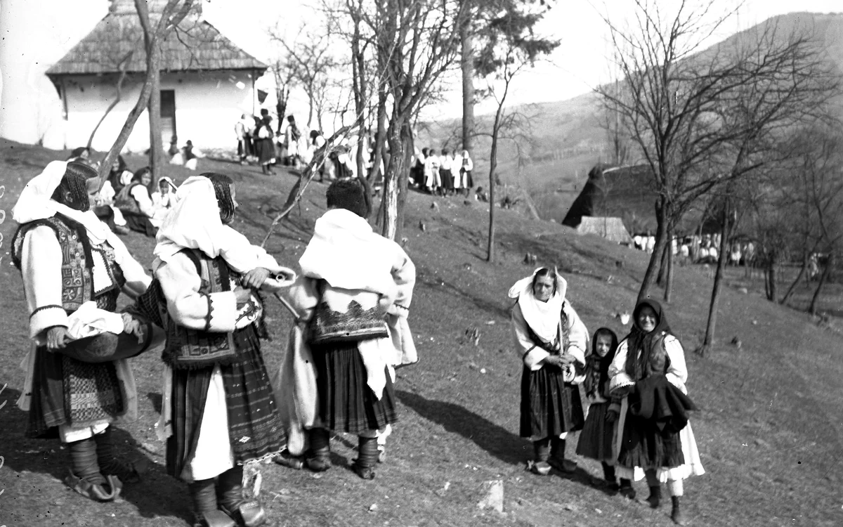 Românii erau remarcați pentru religiozitate. Foto: Romulus Vuia, Muzeul Etnografic al Transilvaniei