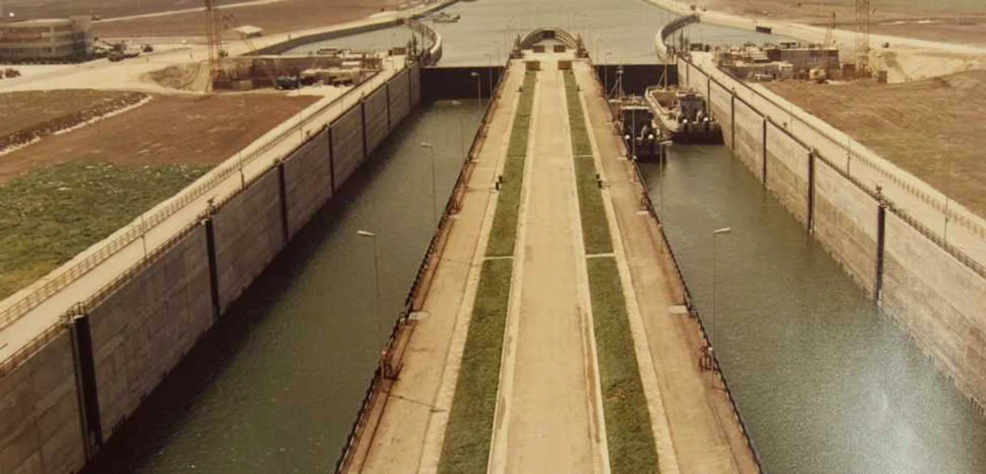 România are deja un canal navigabil, pe ruta Cernavodă-Constanţa, o ramificaţie ajungând şi în portul Midia Năvodari