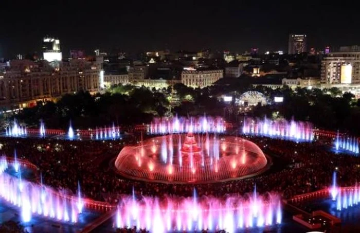 Artezienele din Piaţa Unirii - Bucureşti. FOTO: Apa Nova / Facebook.