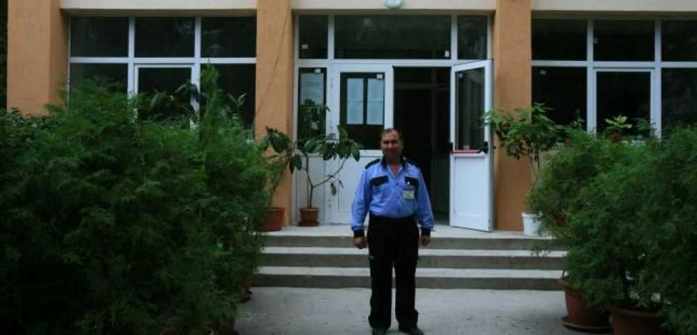 Câţiva agenţi de pază au fost prinşi băuţi de poliţişti Foto: arhivă Adevărul