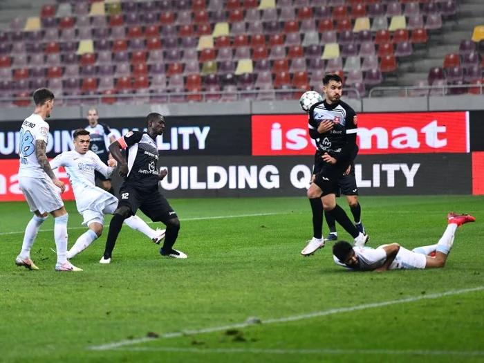 
    Căpitanul celor de la FC Hermannstadt, Viera, s-a făcut de râs în fața FCSB-uluiFOTO: Sportpictures.eu  