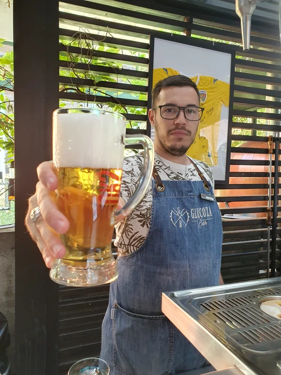 Barman terasă Hotel Caro