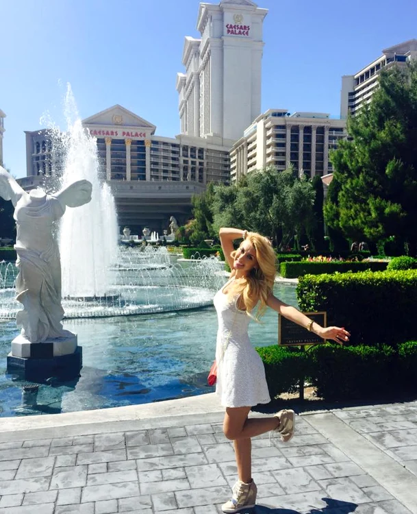 Andreea Bălan se bucură de soarele fierbinte din Las Vegas
