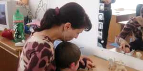 Jucăriile ajută la stimularea imaginaţiei copiilor cu autism