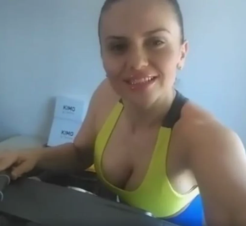 Cristina Șișcanu nu are nicio problemă în a-și arăta decolteul 