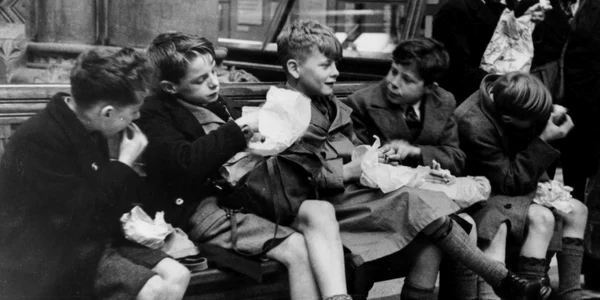 Copii mancare stradala Londra Foto profimedia 0161939468 jpg