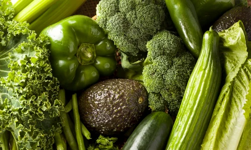 legume verzi avocado salata castraveti ardei gras shutterstock
