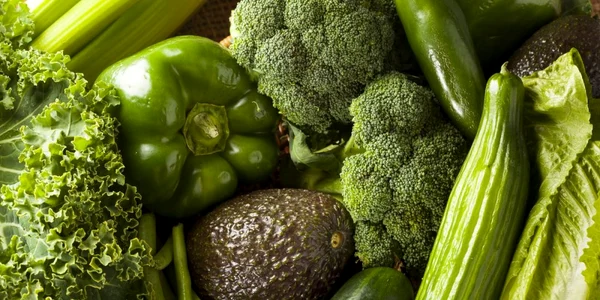 legume verzi avocado salata castraveti ardei gras shutterstock