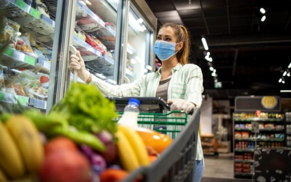 supermarket pandemie cumparaturi covid 19 FOTO Shutterstock