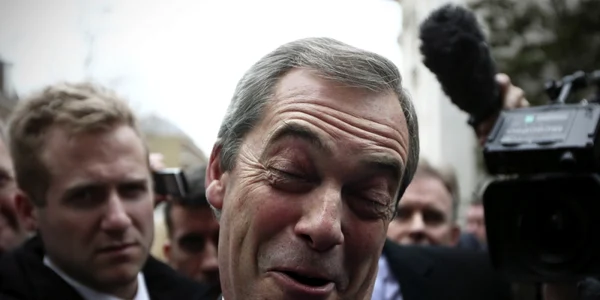 Liderul partidului  UKIP Nigel Farage vorbeşte cu presa după un discurs de campanie la Londra Anglia FOTO Guliver/Getty Images