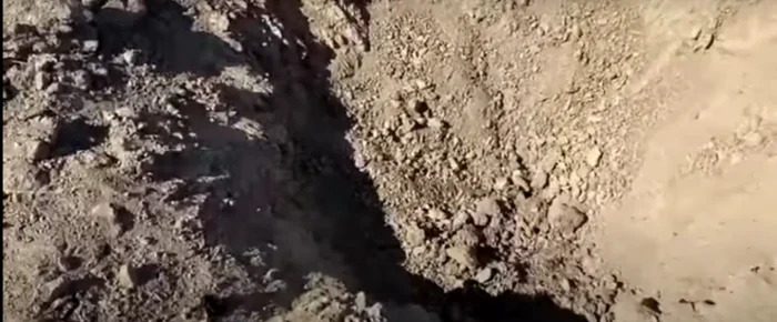 Craterul făcut de drona găsită acum 2 zile / foto: Inquam Photos