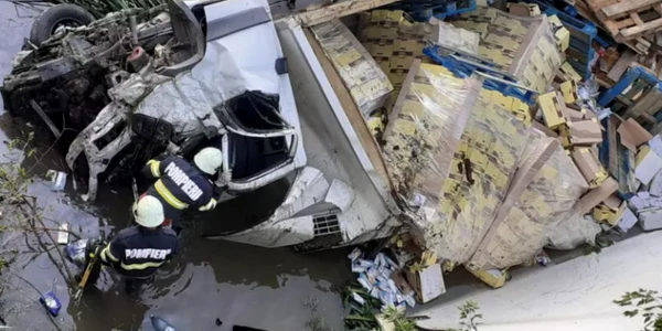 TIR dulciuri accident FOTO ISU Vaslui 3