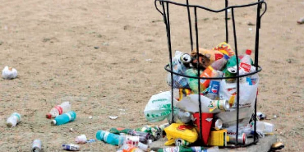 Plajă doar până la ora 18.00, din cauza algelor