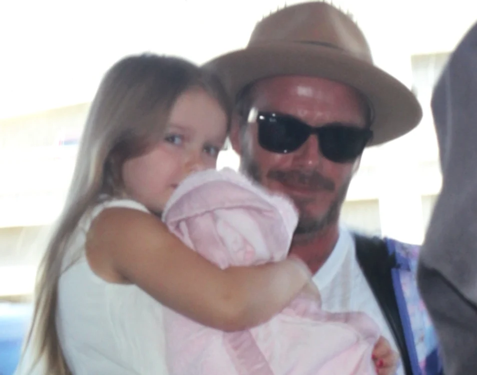 
    Harper Beckham are numai patru ani, dar este o adevărată fashionistaFoto: Getty  