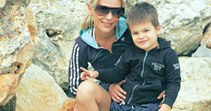 Toamna la Costineşti, alături de fiul ei Alexandru