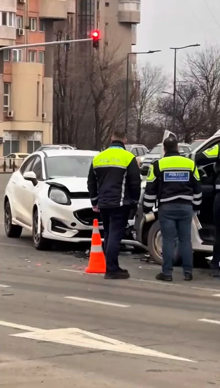 Accident grav în Constanța: Ambulanță în misiune implicată, asistenta rănită