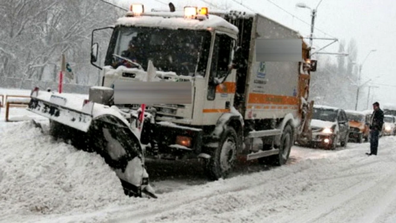 
    Peste 400 de utilaje sunt pregătite să intervină pentru deszăpezirea străzilor din Capitală  