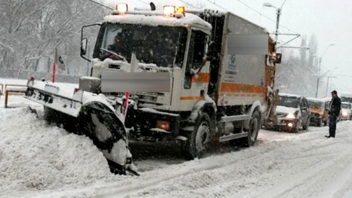 
    Peste 400 de utilaje sunt pregătite să intervină pentru deszăpezirea străzilor din Capitală  