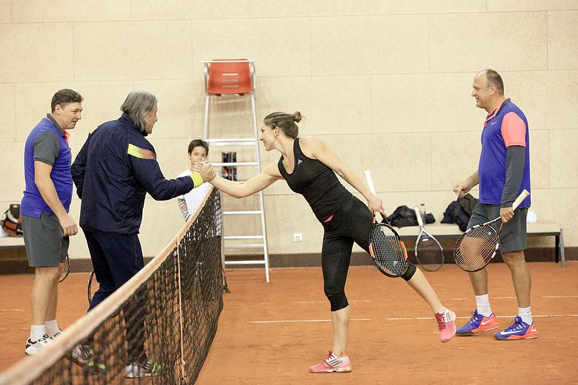 Simona Halep şi Ilie Năstase, la finalul partidei demonstrativeFoto: Dorin Constanda