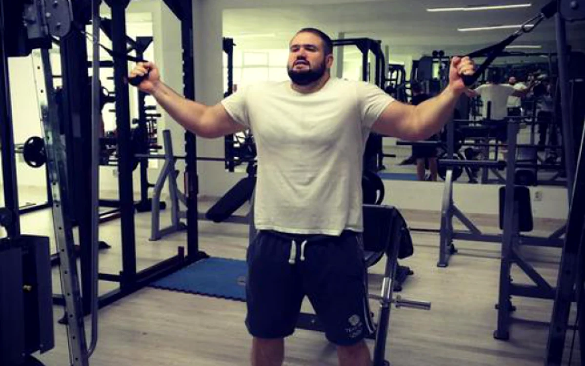 Fostul luptător de MMA, Ghiţă Ignat – Ursul Carpatin, a fost extrădat în Marea Britanie. FOTO Facebook