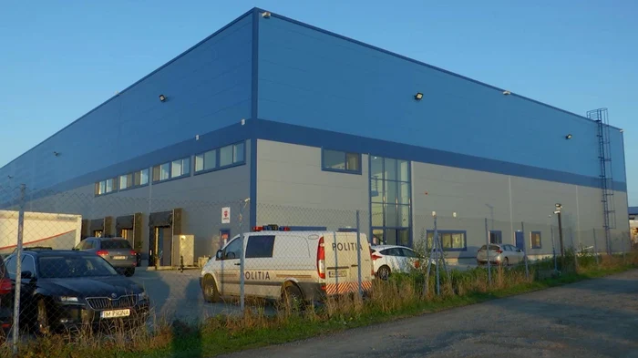 
    Sediul unei firme de curierat de lângă Timișoara a fost spartFoto: observatornews.ro  