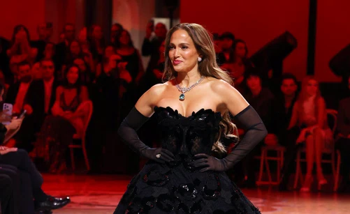 J.Lo a purtat o rochie de la Dolce & Gabbana
