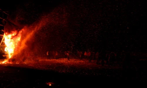 strigarea peste sat   foto valeru ciurea jpg