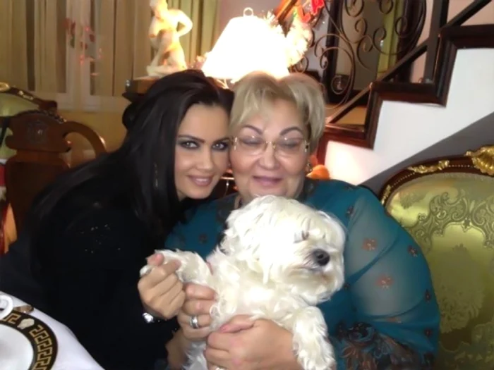 Oana Zăvoranu (42 de ani) și Marioara Zăvoranu aveau și momente în care se înțelegeau binefoto: Arhiva Personală