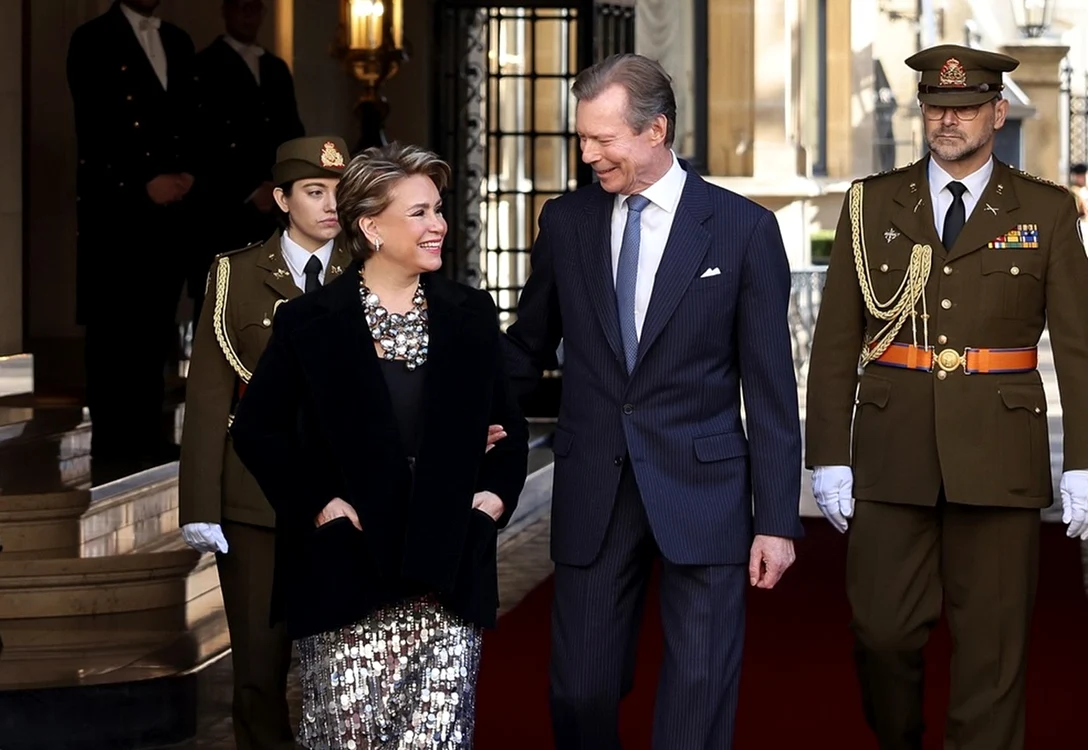 Marea Ducesă Maria Teresa cu paiete    (6) jpg