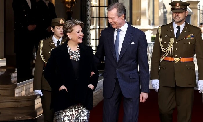 Marea Ducesă Maria Teresa cu paiete    (6) jpg