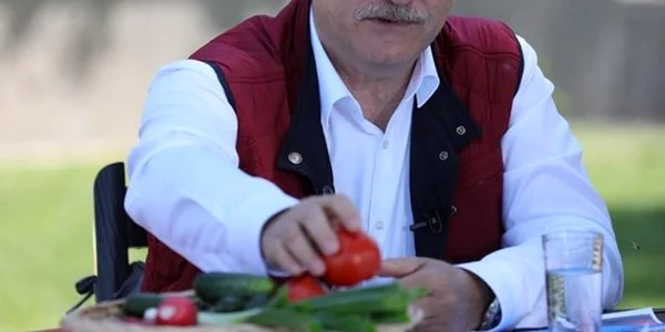 Lui Dragnea ii plac rosiile FOTO Liviu Dragnea