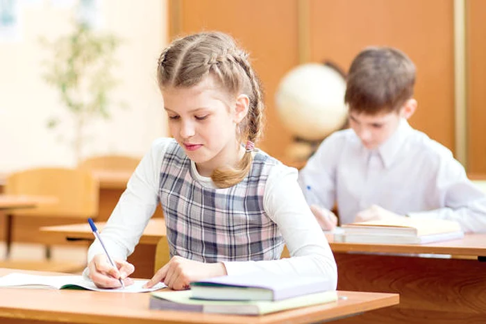 
    Pentru început, se dorește schimbarea claselor V-VIII  