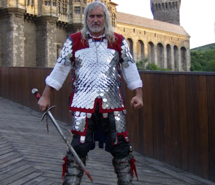 Hunedoara: PORTRET / Dobca Simion, cavaler al cetăţii la 57 de ani