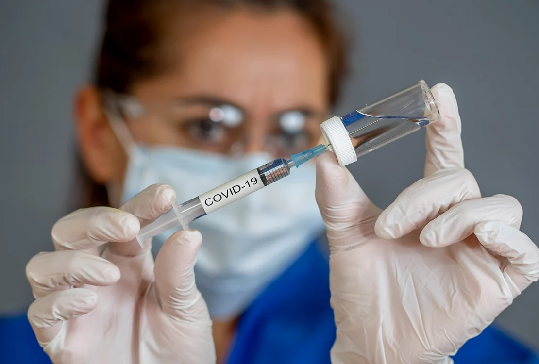 
    Vaccinul anti Covid-19 de la Pfizer-BioNTech, eficiență de 90%foto: Shutterstock  
