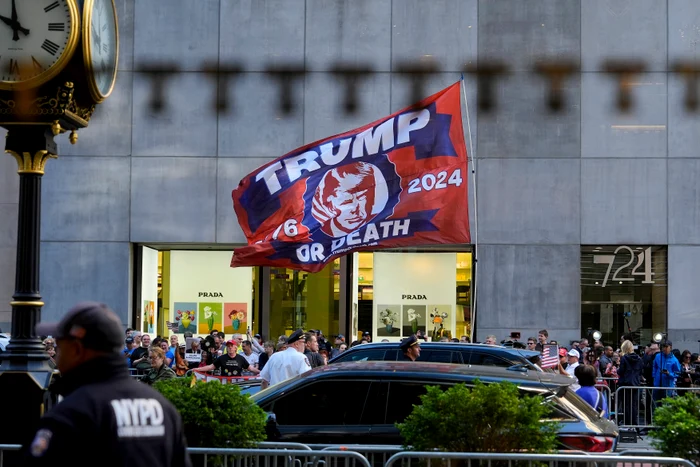 Susținătorii lui Trump în fața Trump Tower FOTO PROFIMEDIA