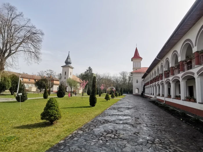 Mănăstirea de la Şag a devenit un loc preferat de reculegere şi pentru timişoreni FOTO Ş.Both