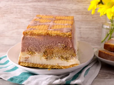 Semifreddo cu biscuiti Sursa foto shutterstock 2641005543 jpg