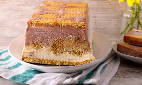Semifreddo cu biscuiti  Sursa foto shutterstock 2641005543 jpg
