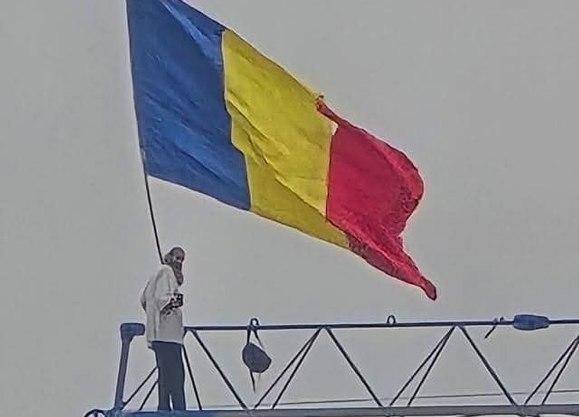 „Stegarul Dac“ s-a urcat în vârful unei macarale să protesteze că nu a putut vota