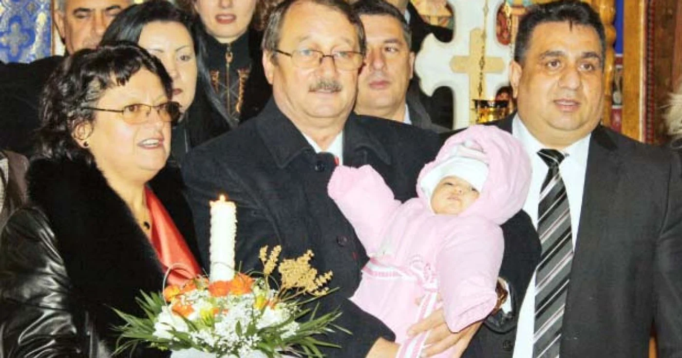 La 30 ianuarie 2010, Mircea Băsescu a botezat o nepoată de-a lui Bercea Mondial   