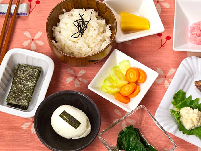 Micul dejun japonez include mai multe alimente / foto: IStock