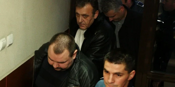  Ossipov Konstantin, 42 de ani, Gaichuk Valeriu (mijloc), 54 de ani, şi Matei Vitalie, 37 de ani