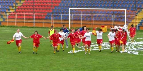 Fetele joacă pe Trans-Sil de la ora 13.00