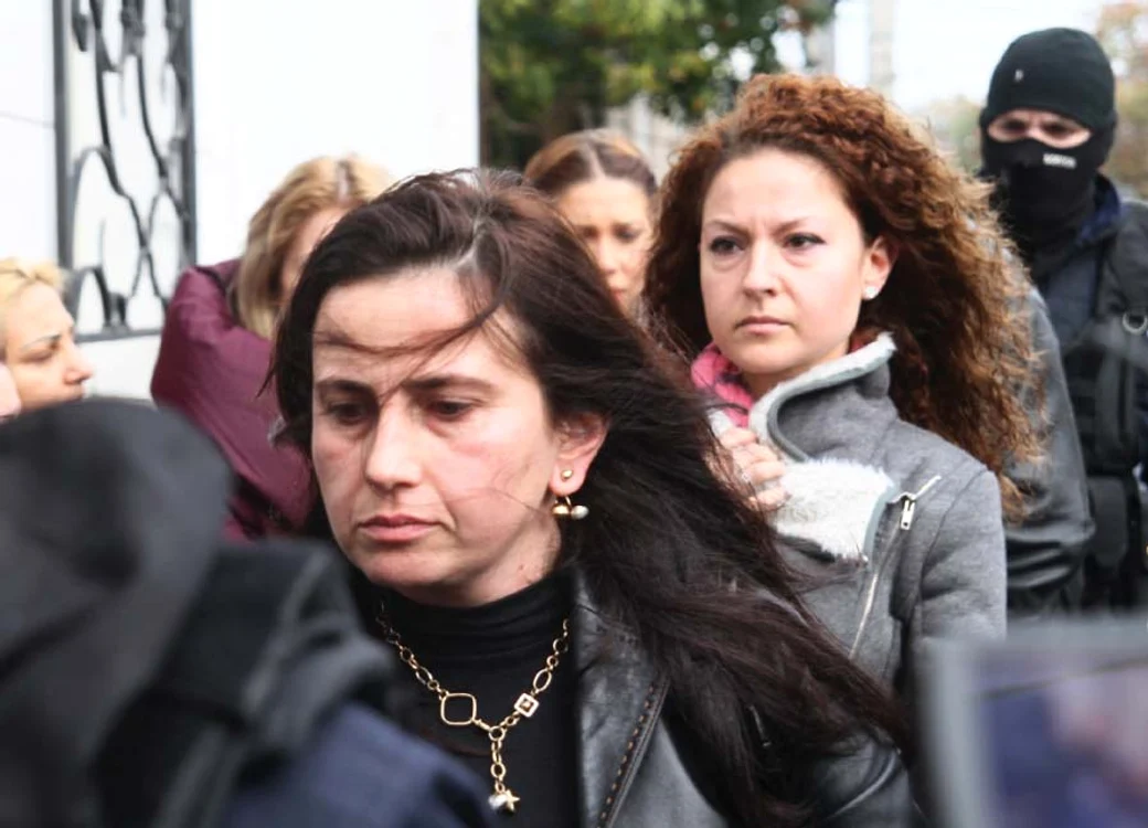 Învinuiţii erau ajutaţi de angajaţi ai unor ministere şi de liderii unor bănci cu activitate în România