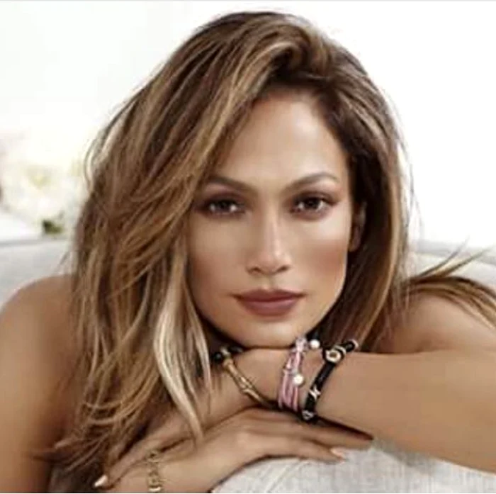 
    J Lo a întors toate privirile datorită rochiei transparente pe care a purtat-oFoto Instagram  