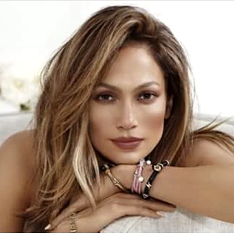 
    J Lo a întors toate privirile datorită rochiei transparente pe care a purtat-oFoto Instagram  