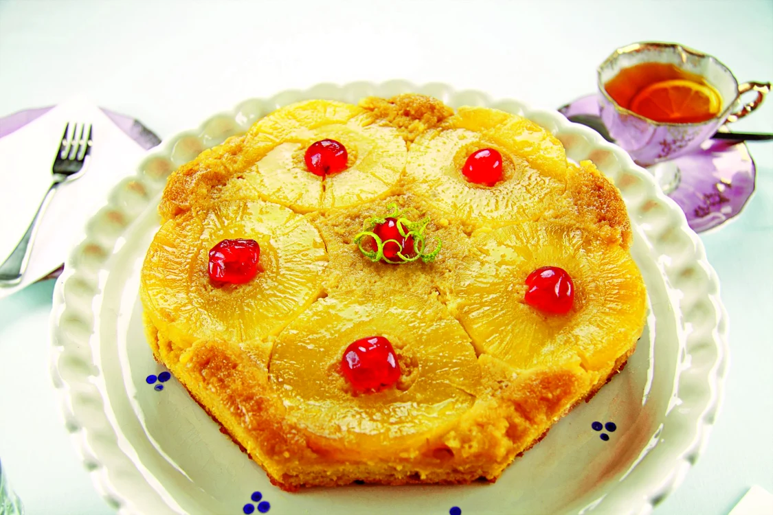 
    Răsturnată cu ananas  