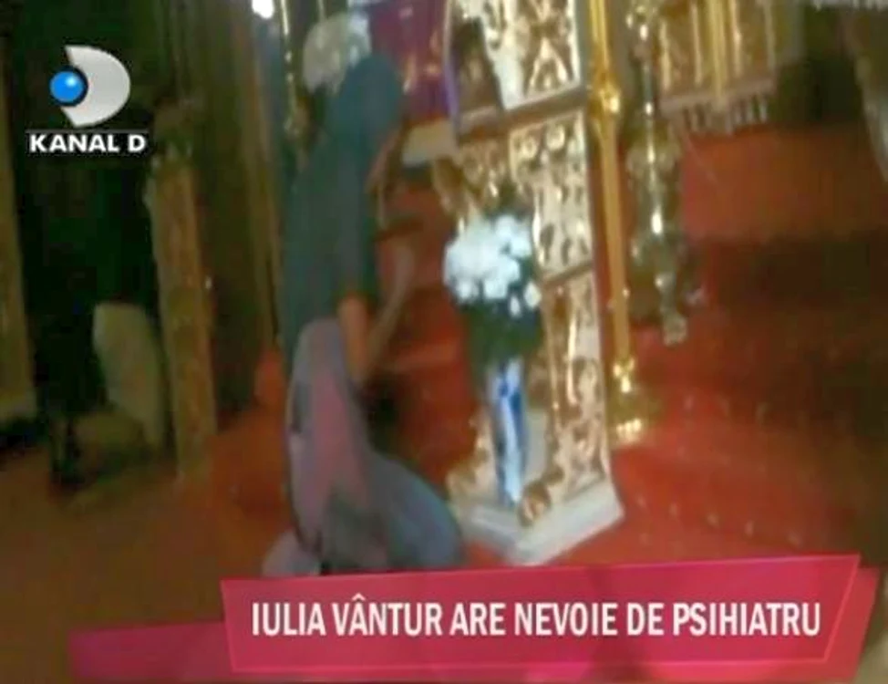 Iulia Vântur s-a dus la biserică să se roage FOTO: Captură video