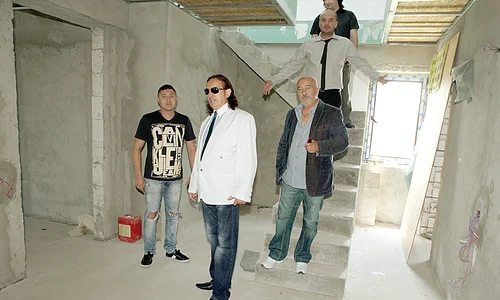 Vila în construcţie se  află în Popeşti Leordeni jpeg